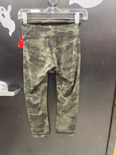 Load image into Gallery viewer, Lulu Lemon Athletic Pants Size 3/4 986
