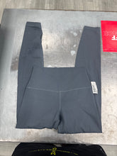 Load image into Gallery viewer, Lulu Lemon Athletic Pants Size 6

