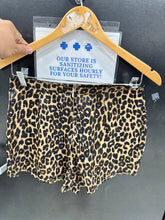 Load image into Gallery viewer, Reformation Short Size 3/4
