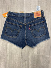 Load image into Gallery viewer, Levi Shorts Size 2 8463
