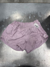 Load image into Gallery viewer, Lulu Lemon Athletic Shorts Size 6 2098
