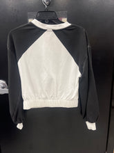 Load image into Gallery viewer, Alice &amp; Olivia Long Sleeve Top Size Extra Small
