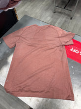 Load image into Gallery viewer, Lulu Lemon Athletic Top Size Small
