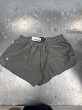 Load image into Gallery viewer, Lululemon Athletic Shorts Size Medium 885
