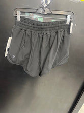 Load image into Gallery viewer, Lulu Lemon Athletic Short Size 7/8 (29)

