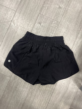 Load image into Gallery viewer, Lululemon Athletic Shorts Size 3/4 466
