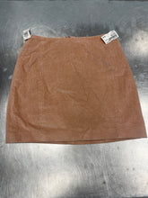 Load image into Gallery viewer, NWT Sunday Best Short Skirt Size 2
