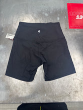 Load image into Gallery viewer, Lulu Lemon Athletic Shorts Size 6
