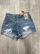 Load image into Gallery viewer, Levi Shorts Size 2 8462
