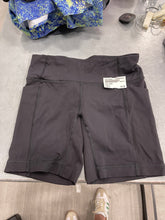 Load image into Gallery viewer, Lulu Lemon Athletic Shorts Size 4  3836 B
