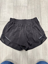 Load image into Gallery viewer, Lulu Lemon Athletic Shorts Size 6 9443
