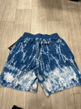 Load image into Gallery viewer, Lulu Lemon Athletic Shorts Size Small
