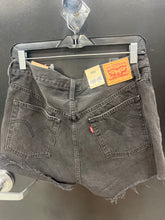 Load image into Gallery viewer, Levi Shorts Size 9/10
