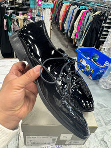 Giorgio Armani Size 7 with box and dust bag