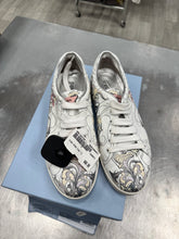 Load image into Gallery viewer, Prada Shoes Size 7.5
