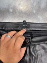 Load image into Gallery viewer, Rails Skirt Size 7/8
