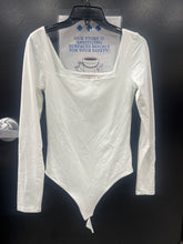 Load image into Gallery viewer, Babaton Long Sleeve Top Size Small
