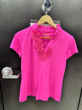 Load image into Gallery viewer, Lilly Pulitzer Short Sleeve Top Size Medium 123
