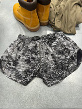Load image into Gallery viewer, Lulu Lemon Athletic Shorts Size 5/6
