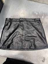 Load image into Gallery viewer, Rails Skirt Size 7/8
