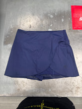 Load image into Gallery viewer, Lulu Lemon Athletic Shorts Size 6
