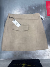 Load image into Gallery viewer, Babaton Shorts Size Medium
