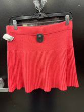 Load image into Gallery viewer, Aerie Short Skirt Size Medium
