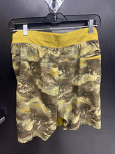 Load image into Gallery viewer, Lululemon Athletic Shorts Size Medium 499

