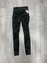 Load image into Gallery viewer, Lululemon Athletic Pants Size 3/4 (27)
