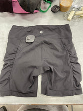 Load image into Gallery viewer, Lulu Lemon Athletic Shorts Size 4 5734 b
