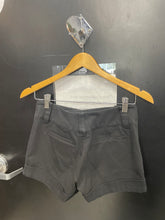 Load image into Gallery viewer, Alice &amp; Olivia Shorts Size 2 4720
