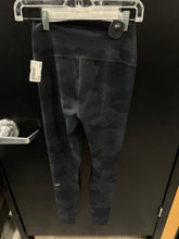 Load image into Gallery viewer, Alo Athletic Pants Size Extra Small
