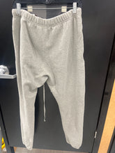 Load image into Gallery viewer, Essentials Pants Size Medium
