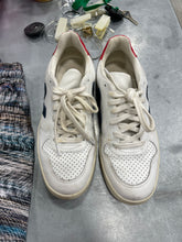 Load image into Gallery viewer, VEJA Womens Athletic Shoes Womens 7
