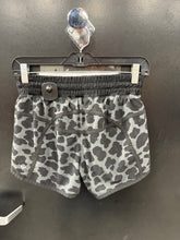 Load image into Gallery viewer, Lulu Lemon Athletic Shorts Size 3/4
