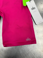 Load image into Gallery viewer, Alo Athletic Shorts NWt Size Small
