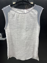 Load image into Gallery viewer, Lulu Lemon Athletic Top Size Medium 917

