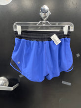 Load image into Gallery viewer, Lulu Lemon Athletic Shorts Size 7/8
