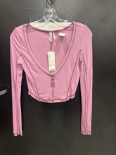 Load image into Gallery viewer, NWT Urban Outfitters ( U ) Long Sleeve Top Size Small
