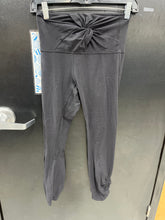 Load image into Gallery viewer, Lulu Lemon Athletic Pants Size 3/4 (27)

