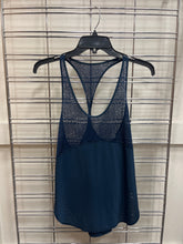 Load image into Gallery viewer, Lulu Lemon Athletic Top Size Small

