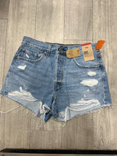 Load image into Gallery viewer, Levi Shorts Size 9/10 8471
