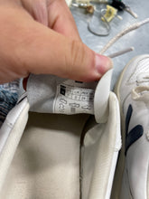 Load image into Gallery viewer, VEJA Womens Athletic Shoes Womens 7
