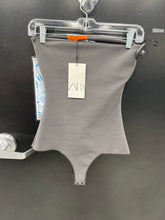 Load image into Gallery viewer, Zara Tank Top Size Small
