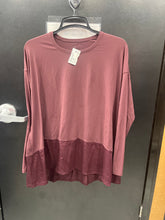 Load image into Gallery viewer, Lulu Lemon Athletic Top Size Small 107

