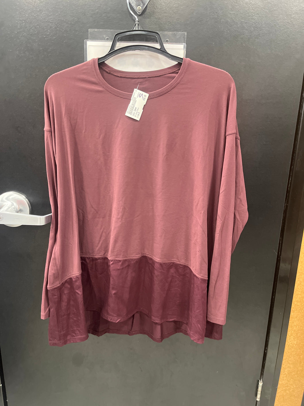 Lulu Lemon Athletic Top Size Small 107
