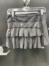 Load image into Gallery viewer, Lulu Lemon Athletic Shorts Size Medium
