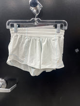 Load image into Gallery viewer, Lulu Lemon Athletic Shorts Size 3/4 0799
