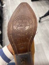 Load image into Gallery viewer, Golden Goose Boots 38
