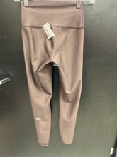 Load image into Gallery viewer, Alo Athletic Pants Size Extra Small
